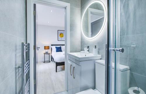 Hybrid Resi - Uxbridge, On-site car or van parking, near London Heathrow Airport - Photo 23