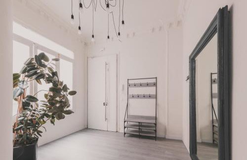 Amplio Piso de 7 habs, 4 baños sobre calle Gran Vía - Foto 11
