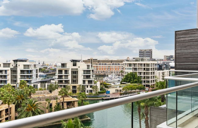 Precinct Corner Two Bedroom Waterfront Apartment - 703 - Foto 17