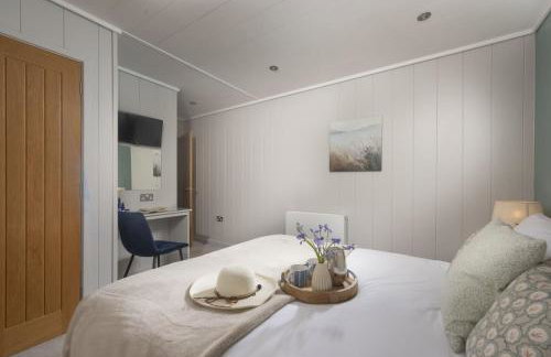 Blackbird Lodge, Strawberryfield Park - Free Parking, Hot tub, pets allowed - Photo 11