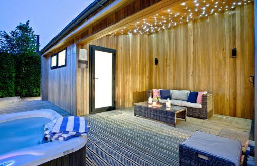 Orchard Lodge, Strawberryfield Park - Photo 9