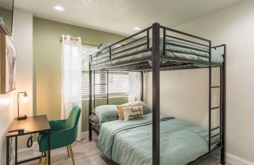 Entire Home with Air Hockey and Firepit - Photo 33