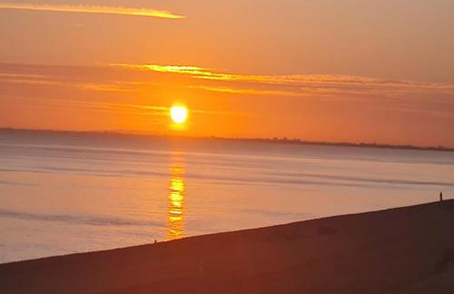 Beach View - A Truly Stunning House Opposite The Sea! Sleeps 10! Families, Friends, Contractors and Pets are all Welcome! - Foto 47