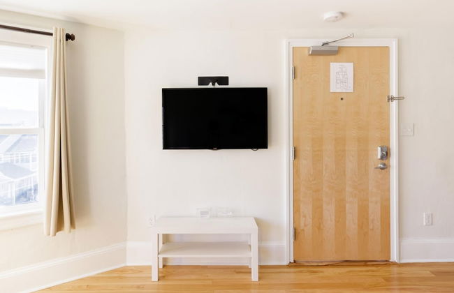 Downton Annie Apartment Four 2 BD 1BA Parking - Foto 13