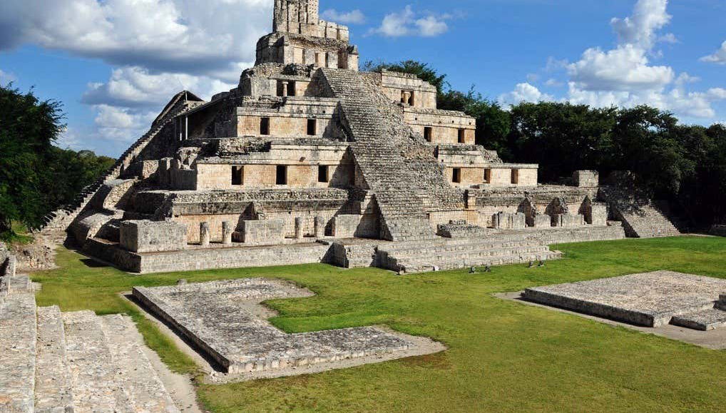 Yacimiento maya de Edzná