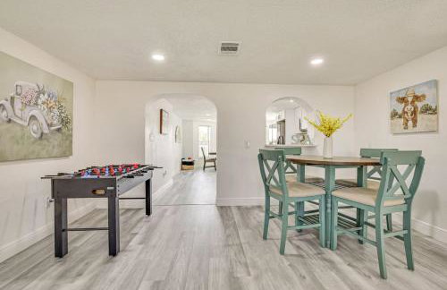 Canal Front Oasis w Heated Pool Close to the Beach - Foto 31