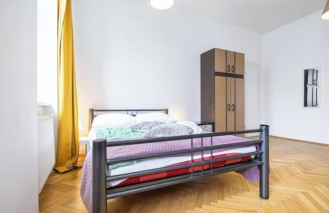 Cozy Room Near U6 Dresdner Subway Line - Photo 7