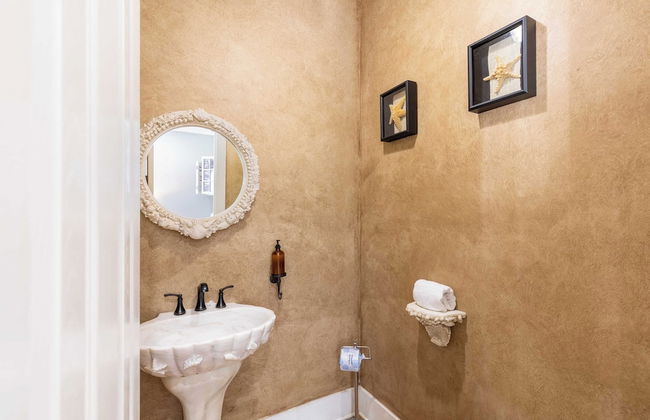 Doctor's Orders by Avantstay 5 Mins TO Beach! w/ Community Pool & Hot Tub! - Photo 11