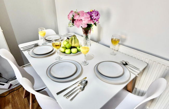 Cheer full 4 Bedroom House Train Station - Foto 28