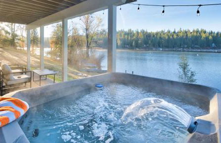 Lakefront Villa with 180 degree view private dock and boats - Foto 6