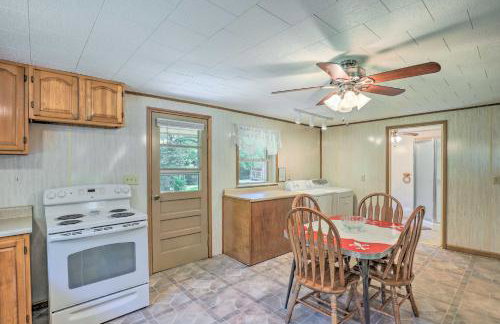 Bonfires and BBQs! Creekside Retreat in Marshall - Foto 11