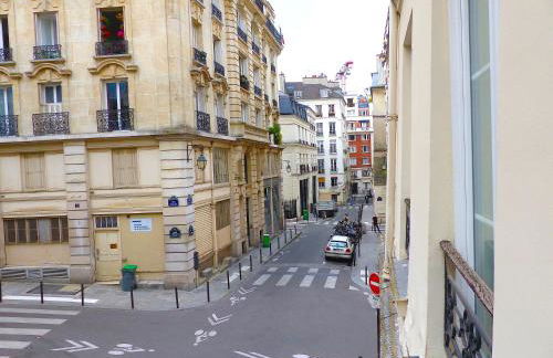 Real Parisian apartment with 2 bedrooms and AC - Foto 22