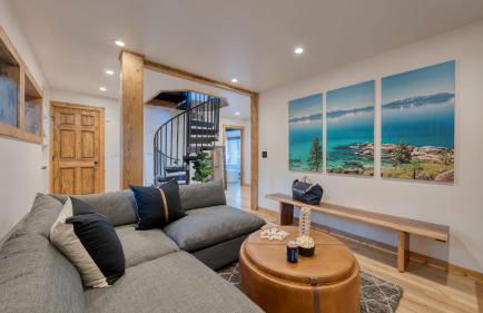 Lake View, Firepit, Game Room Remodeled Lake Tahoe Luxury Cabin by Avantstay - Foto 34