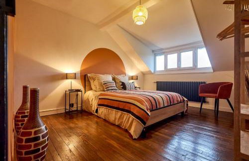 La Villa en Loire, avec Jacuzzi 6 places, Piscine chauffée, boulodrome, salle de jeu, 6 Chambres, vue Loire, 350M2 - Foto 7