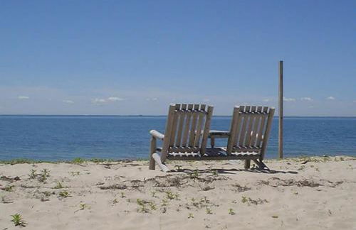 Cozy Beach Bungalow - Photo 1