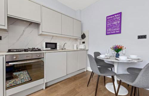 Westminster 2 Bedroom apartment with AC sleeps 5 - Photo 11