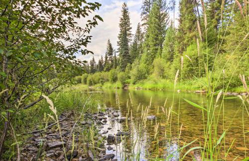 Waterfront Log Home with 95 Acres on Yaak River - Foto 34