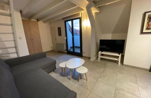 FATHALA - appartement lumineux en dernier étage - face à la gare routière - Foto 10