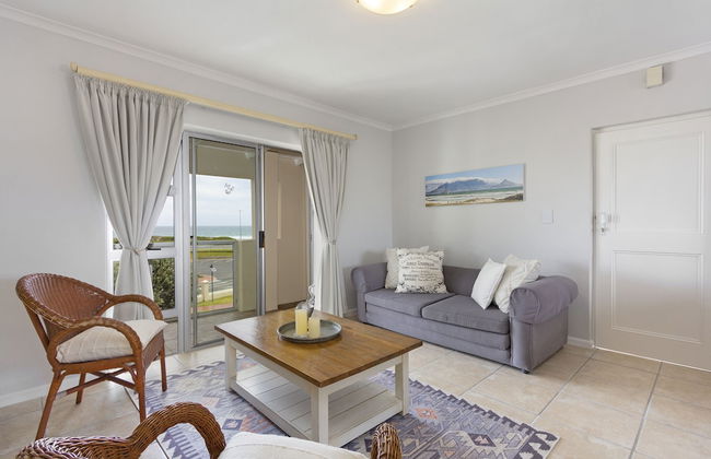 Big Bay Beach Club 22 by HostAgents - Photo 11