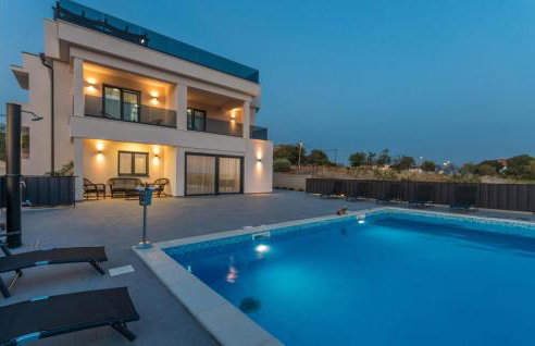 Cozy Home In Tinj With Wifi - Foto 18