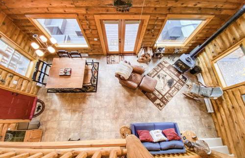 Secluded Log Cabin with Views & Hot Tub, Foosball, Wood Stove - Heavenly Homestead - Foto 48
