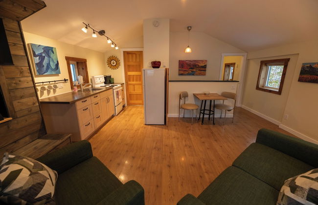 Downtown Whitehorse - Treehouse - Photo 16