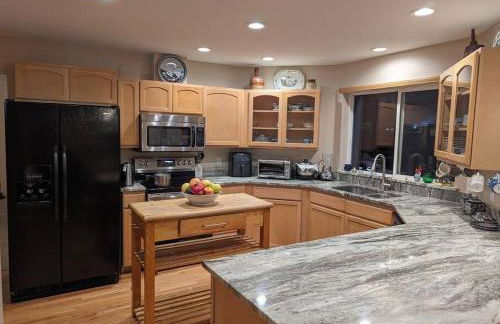 Five Bedroom Colonial Style Home - Foto 48