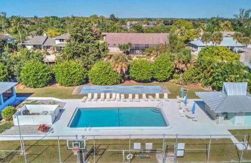 HIDDEN GEM - Family Friendly Pool Home -Welcome - Photo 8