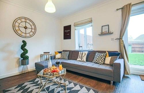 Stylish House with Smart TVs and Netflix, Fast Wifi, Free Parking and Garden by Yoko Property - Foto 19