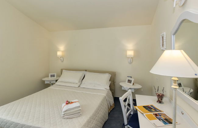 Villa with Salt Water & Heated Pool & Hot Tub near sea - Foto 22