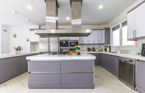 Casa Familiar 9 Pax, Smart TV, Centro, Playa, Café, AC - Foto 8