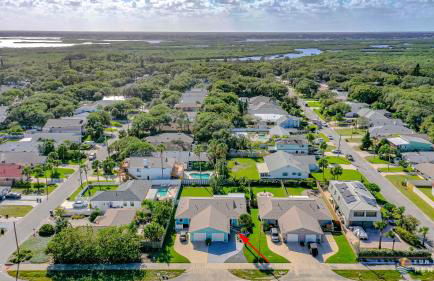 Dog Friendly Home wPrivate Fenced Yard, Garage & Fire Pit STEPS to the Beach! - Foto 35