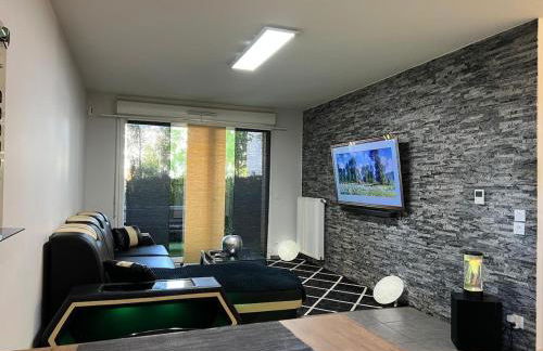 T2 cosy et rénové avec terrasse - proche de Lyon - Foto 6