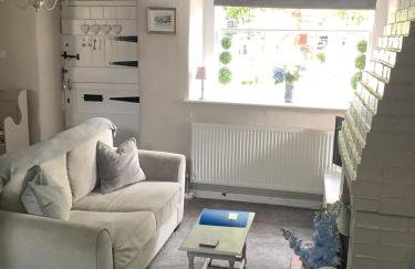 1A River Cottage, Baslow - Photo 11