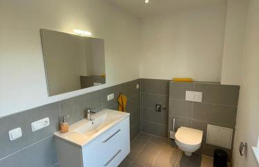 FEDDERSEN LIVING Kernsanierte Ferienwohnungen - Gemütlich - Netflix - Voll ausgestattet - zentral - Foto 49