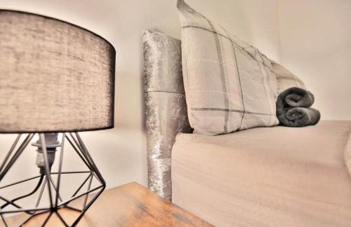 Freckleton House in Town Centre, near Blackpool, Sleeps 6, Free Parking - By NMB Property - Photo 13