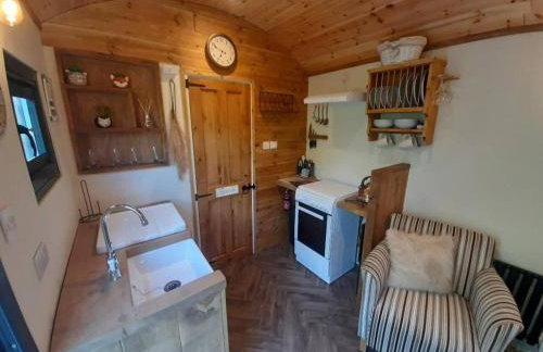 Min yr Afon - Cabin - Sleeps 2 - Hot Tub - Parking - Foto 31