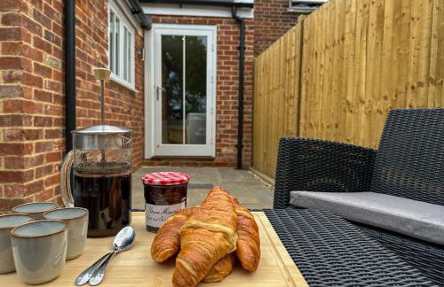 Modern Canterbury 3 Bedroom Townhouse - Pets Welcome & Free Parking - Foto 2