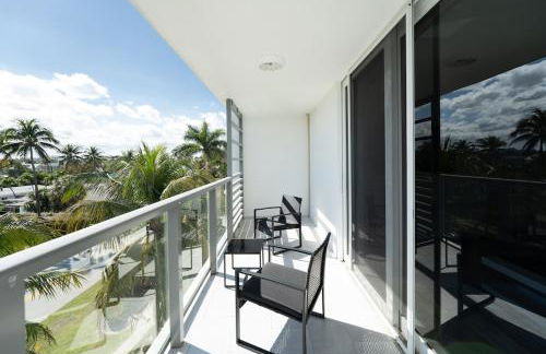 Modern Two Bedroom Suite with 2 King Beds Pool and Steps from the Beach - Foto 8