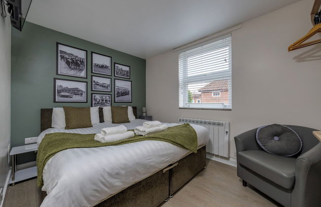 Stableside at York Racecourse - Photo 8