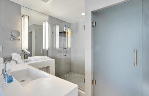 Luxury Corner 1 BR W Residence with Fantastic Intercoastal Views, Pool & Hot tub - Foto 28