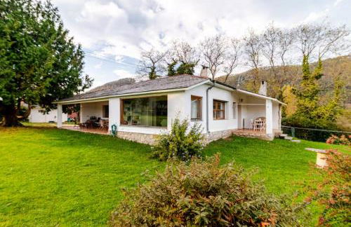 Casa con Jardín Enorme y Vistas Espectaculares Cerca de Pechon - Foto 39