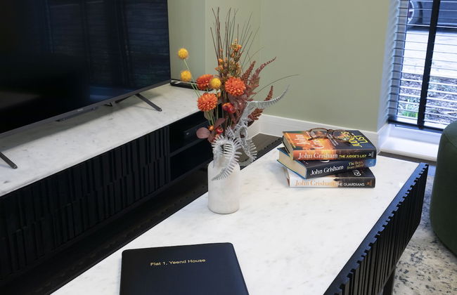 Elliot Oliver - Deluxe Two Bedroom Apartment With Parking & EV Charger - Photo 13