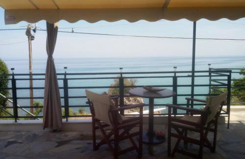 Kamari Guesthouse - Photo 19