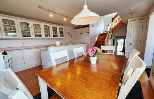 Spacious Oceanfront 3BR Condo with Private Beach in Ideal Hyannis Location - Photo 4