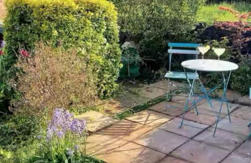 2 Guests - Garden Retreat with Balcony Views - Foto 21