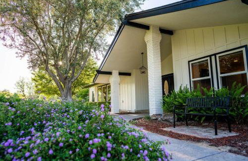 Riverfront Beauty with Pickle Ball Court - Foto 56