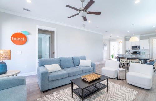 ~Spacious home near beach w/ game room and community pool~ - Photo 13