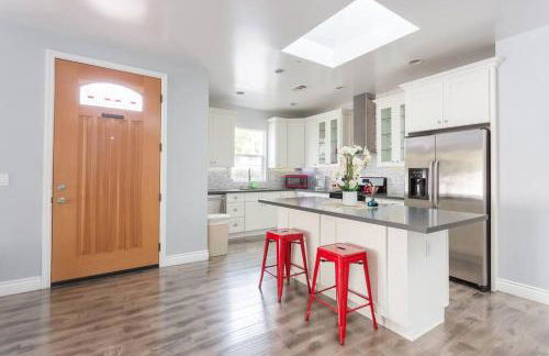 Lake Balboa Modern 4 Bedroom 3 Bath Glam Charmer - Foto 21