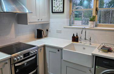 Dreamy Suffolk Country Cottage Escape - Photo 35